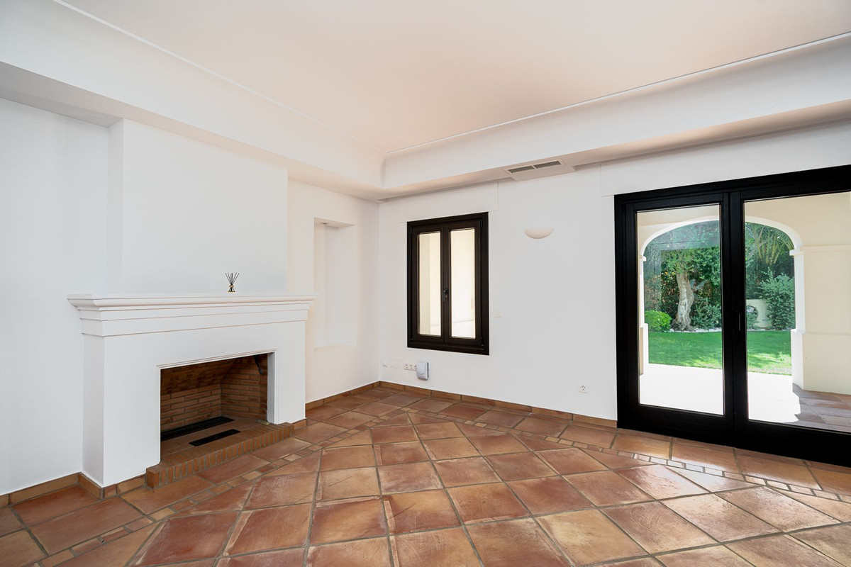 6 bedroom Villas for sale in Guadalmina Baja – R5209114 6 bedroom Villas for sale in Guadalmina Baja – R5209114