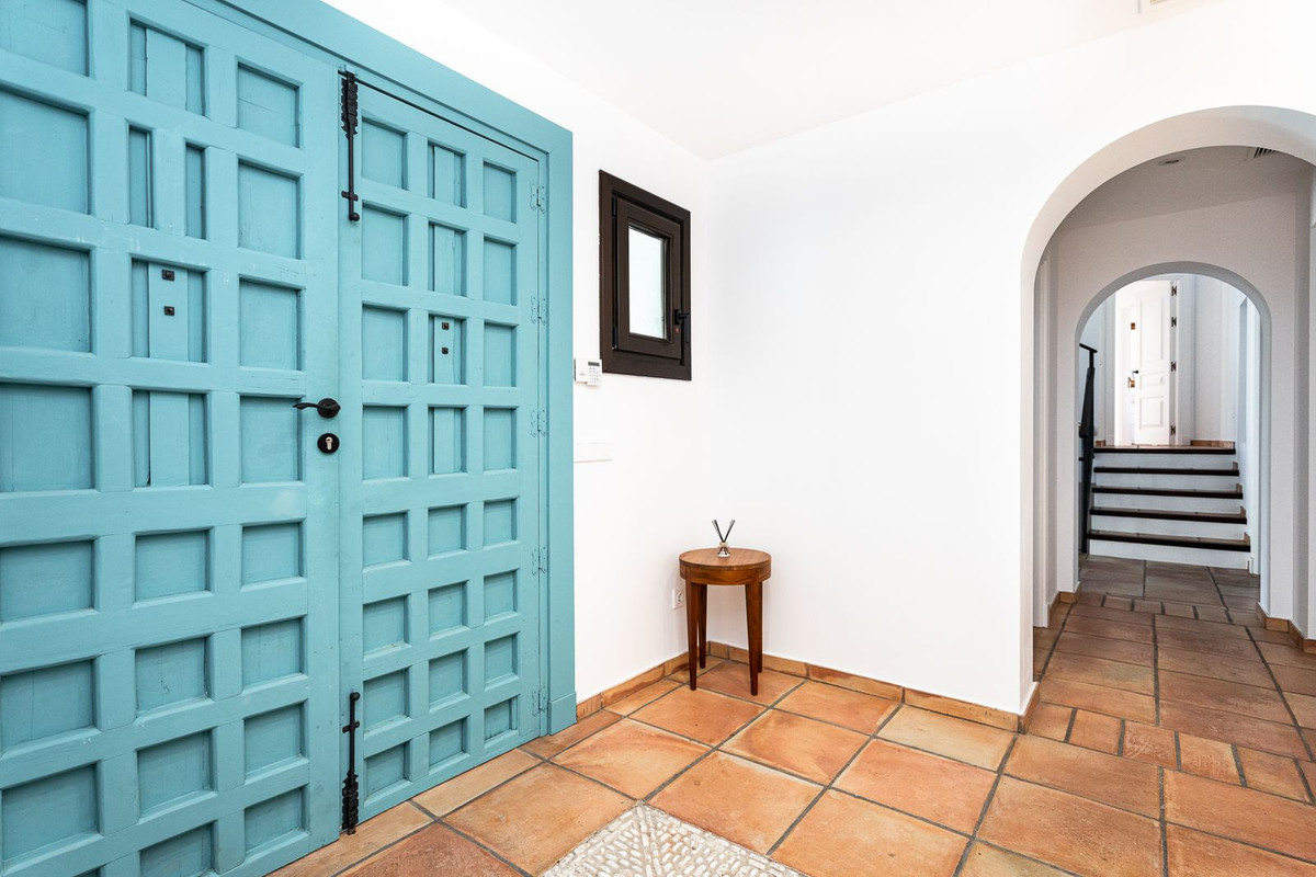 6 bedroom Villas for sale in Guadalmina Baja – R5209114 6 bedroom Villas for sale in Guadalmina Baja – R5209114