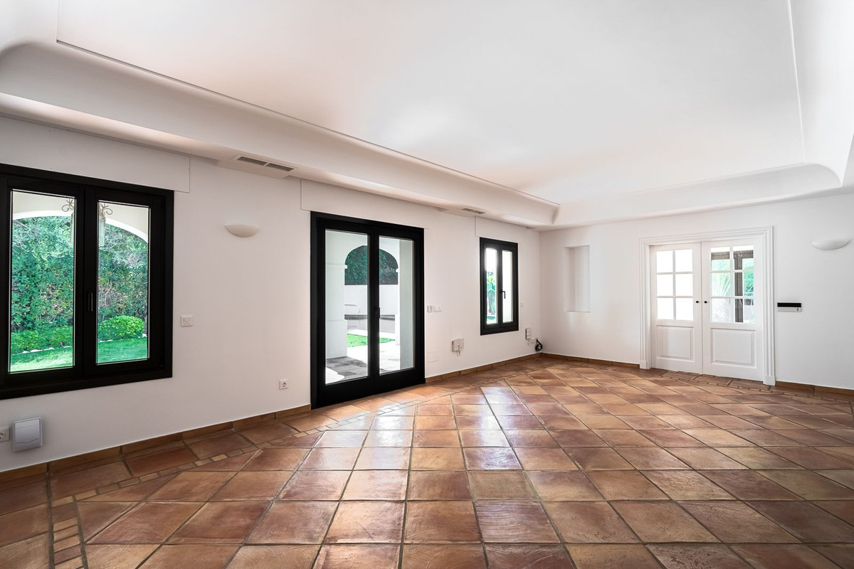 6 bedroom Villas for sale in Guadalmina Baja – R5209114 6 bedroom Villas for sale in Guadalmina Baja – R5209114