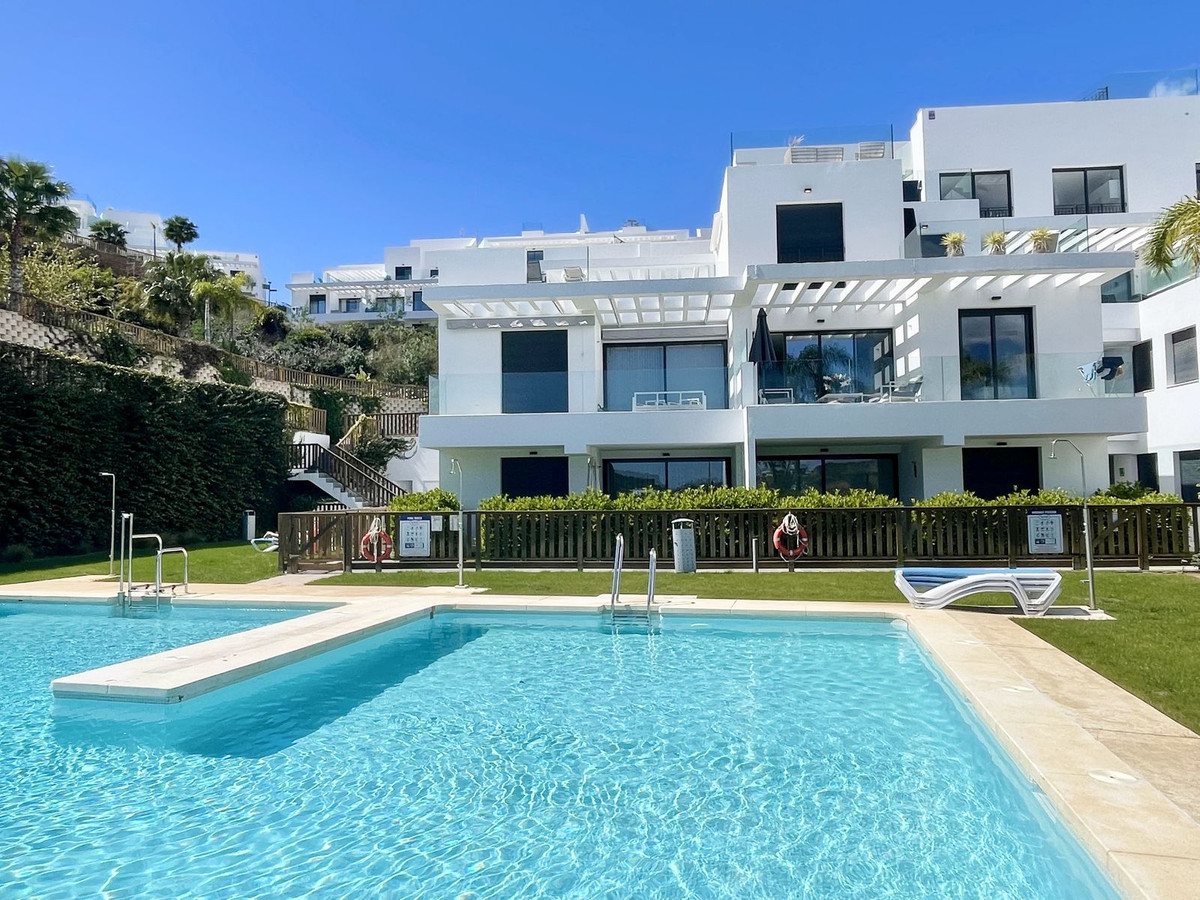 3 bedroom Apartments for sale in La Cala de Mijas – R5234407
