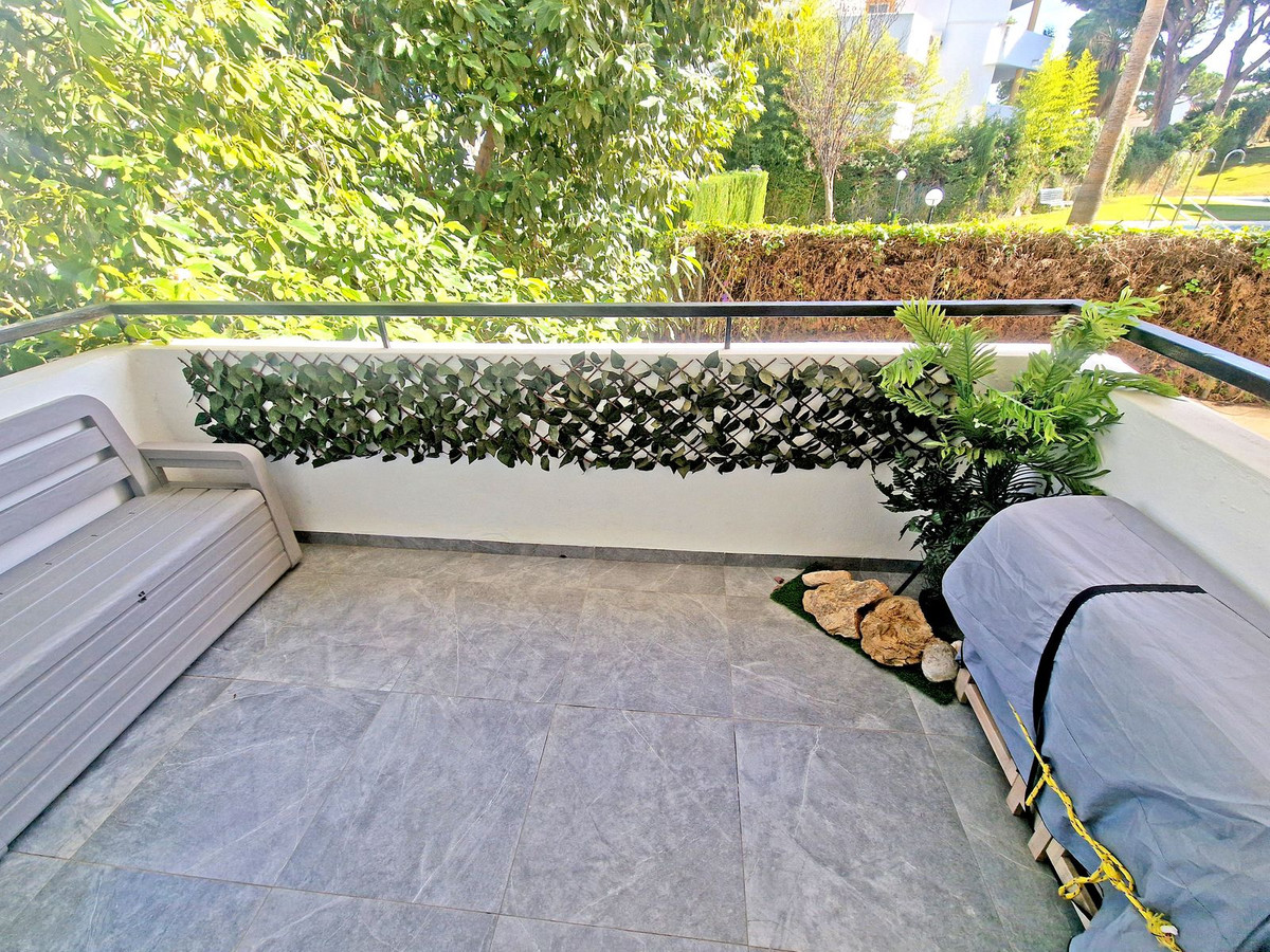 Apartamentos de 3 dormitorios en venta en Calahonda – R5221393