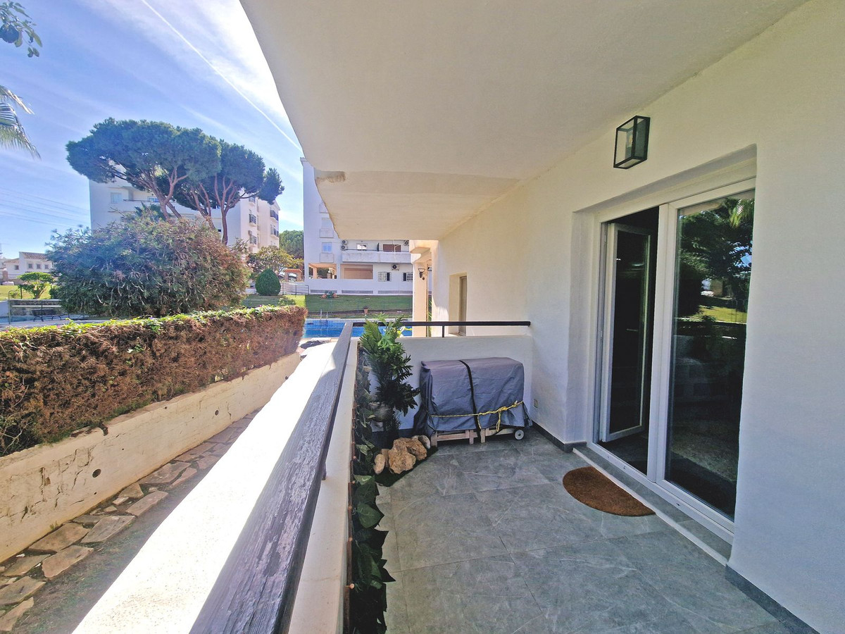 Apartamentos de 3 dormitorios en venta en Calahonda – R5221393