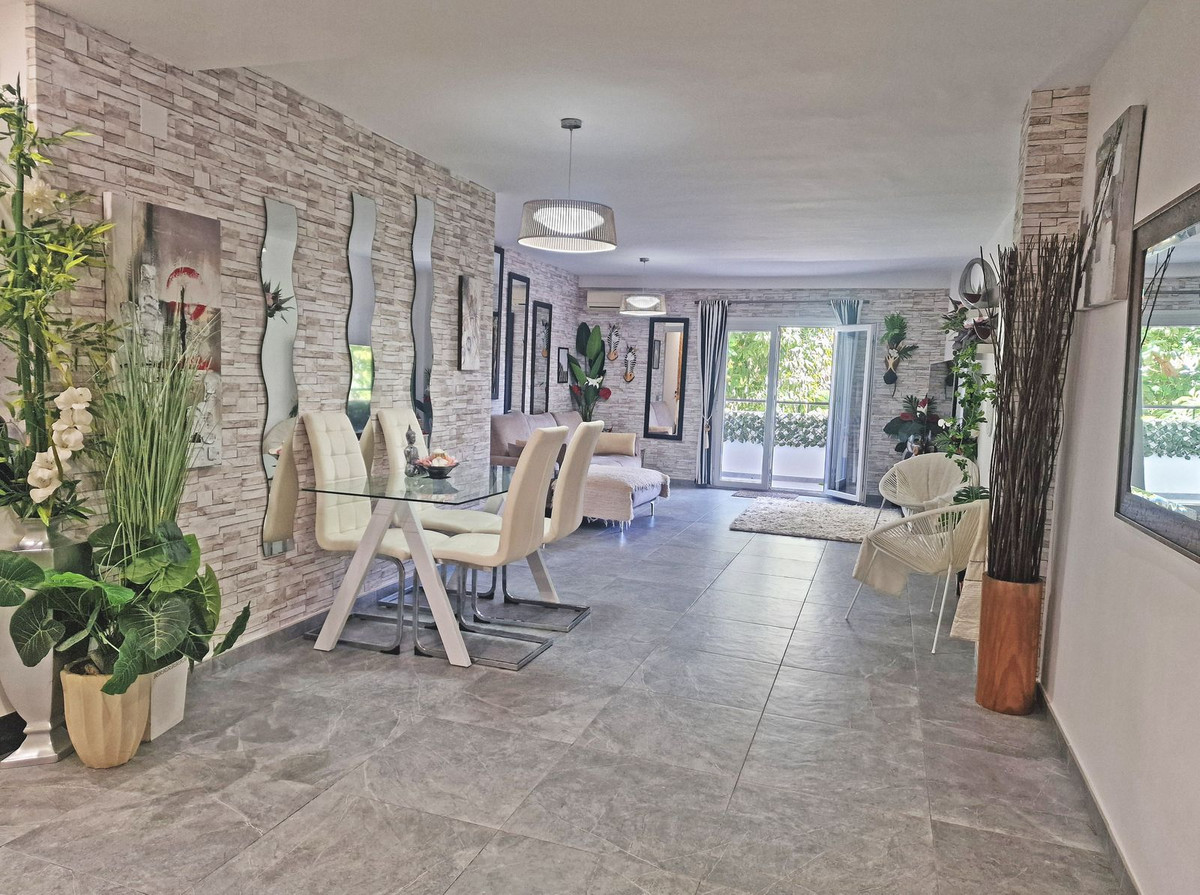 Apartamentos de 3 dormitorios en venta en Calahonda – R5221393