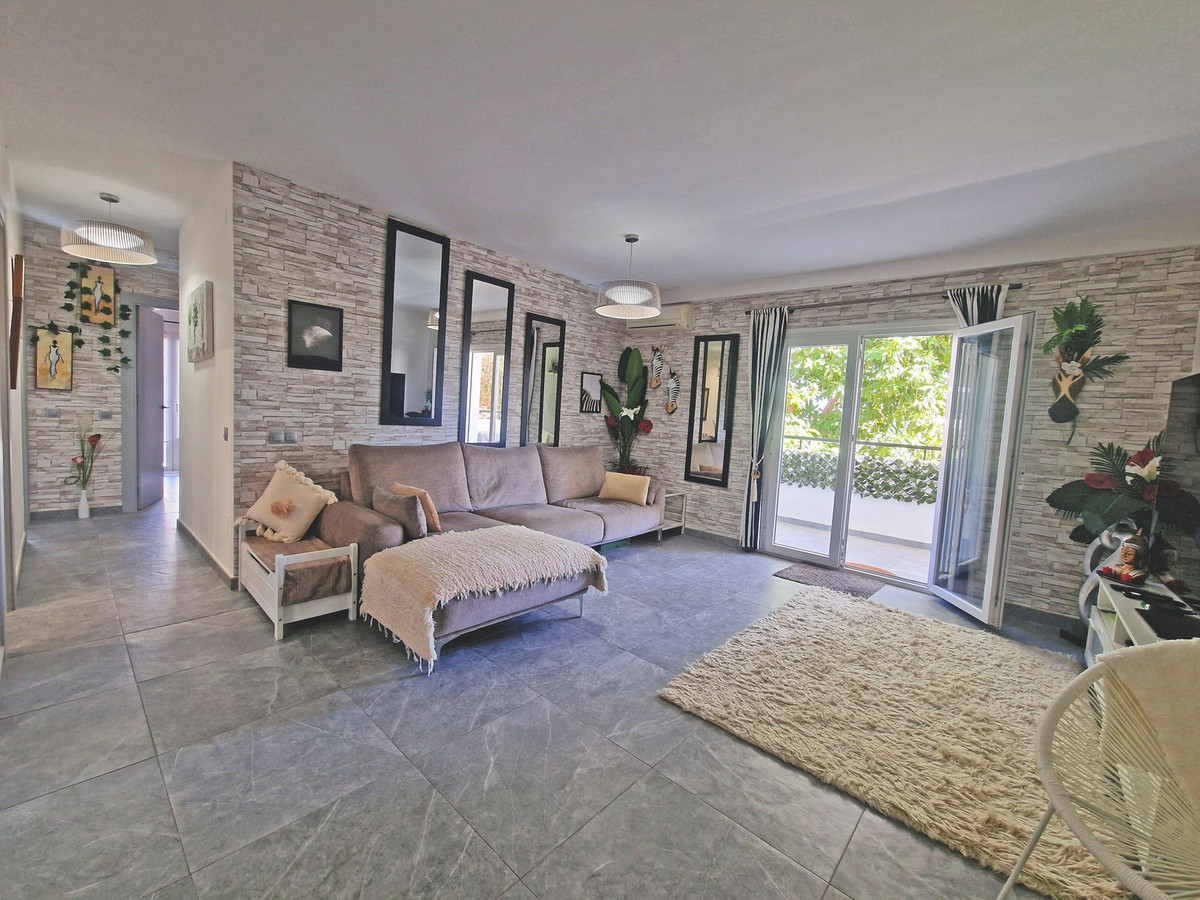 Apartamentos de 3 dormitorios en venta en Calahonda – R5221393