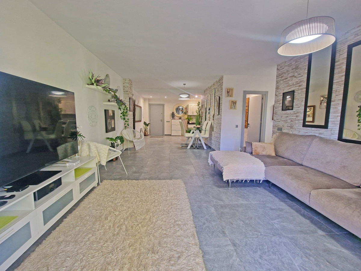 Apartamentos de 3 dormitorios en venta en Calahonda – R5221393