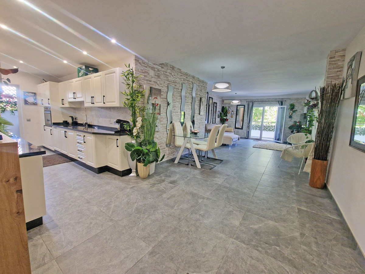 Apartamentos de 3 dormitorios en venta en Calahonda – R5221393