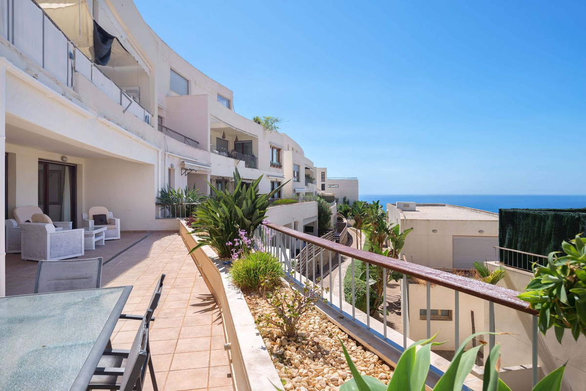Apartamentos de 3 dormitorios en venta en Altos de los Monteros – R5214406 Apartamentos de 3 dormitorios en venta en Altos de los Monteros – R5214406