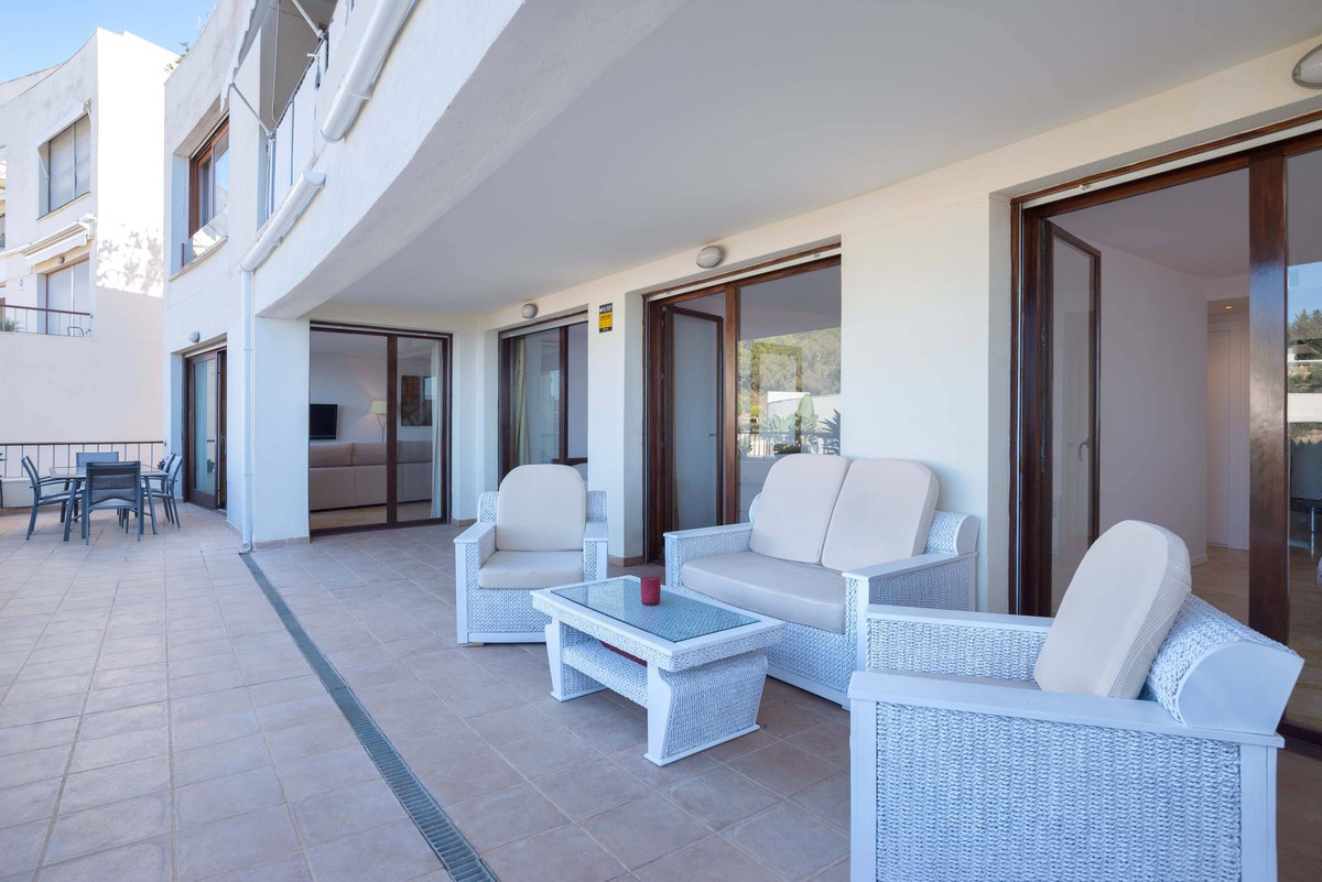 Apartamentos de 3 dormitorios en venta en Altos de los Monteros – R5214406 Apartamentos de 3 dormitorios en venta en Altos de los Monteros – R5214406