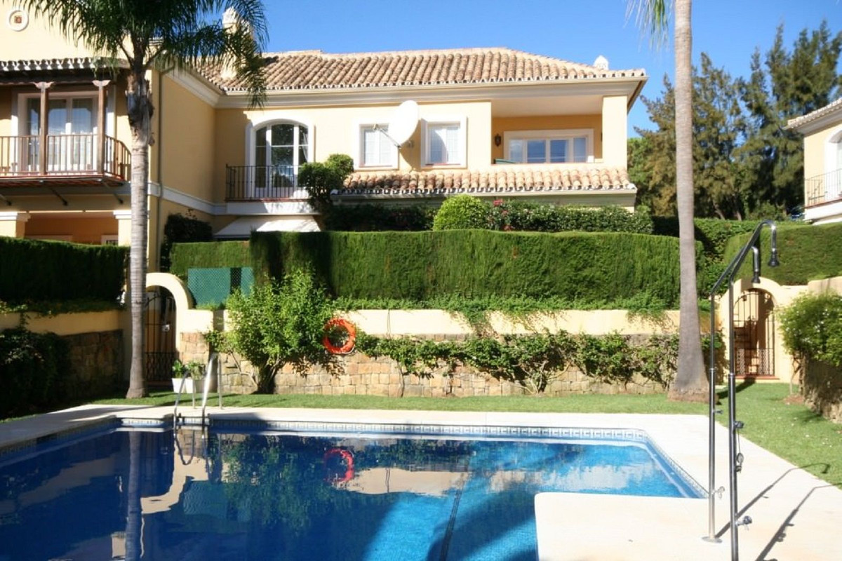 3 bedroom Townhouses for sale in Elviria – R4830343
