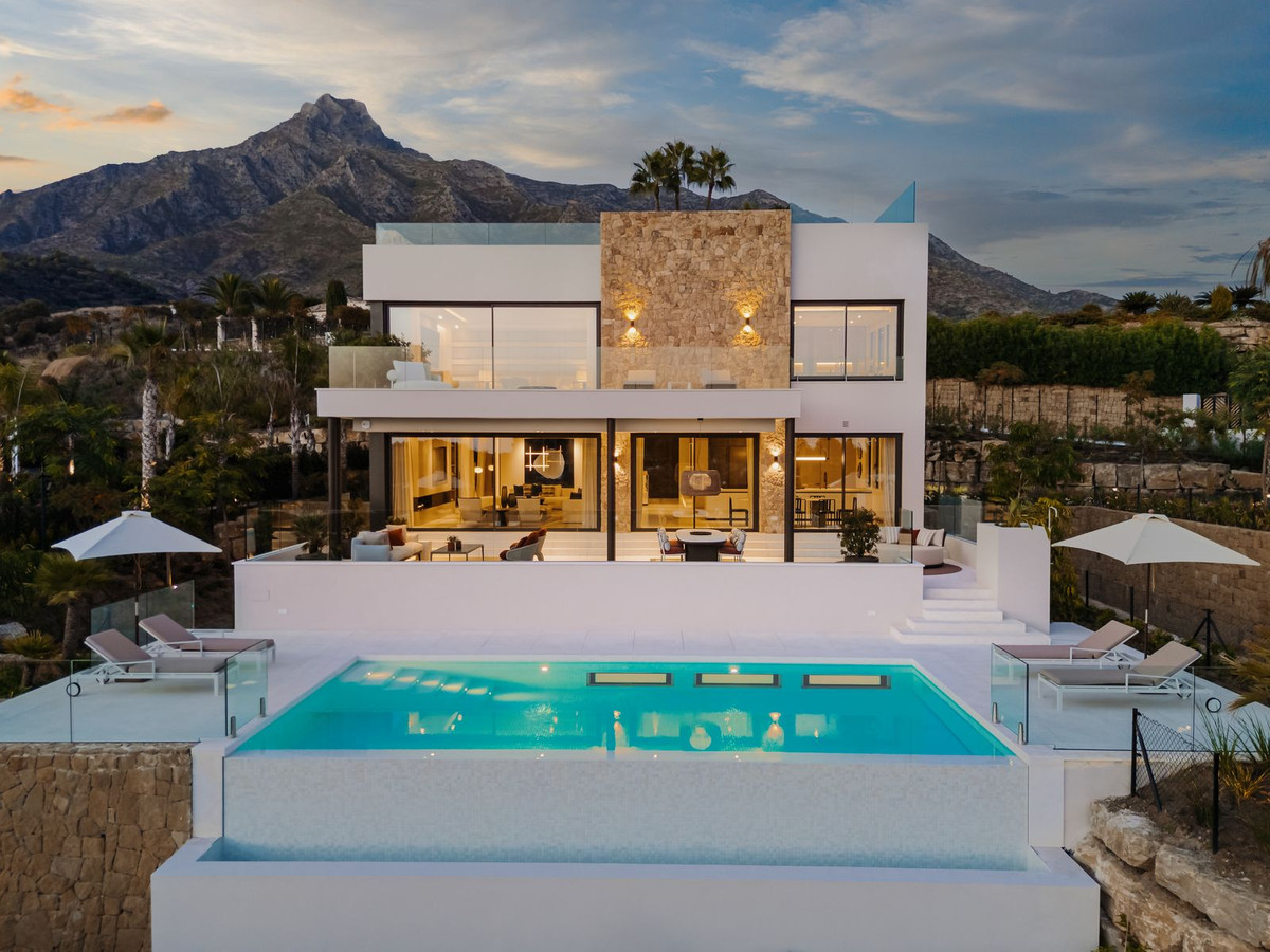 Villas de 5 dormitorios en venta en Milla de Oro – R5210308 Villas de 5 dormitorios en venta en Milla de Oro – R5210308