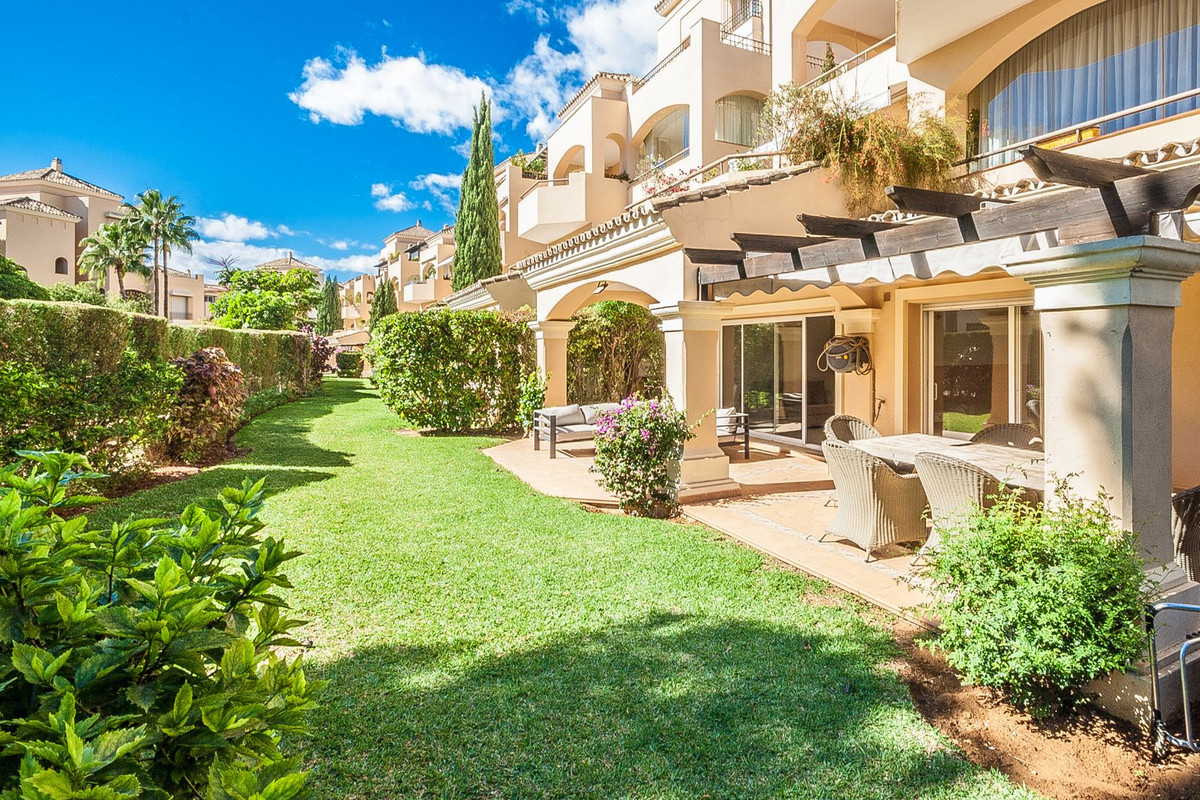 Apartamentos de 2 dormitorios en venta en Elviria – R5183824