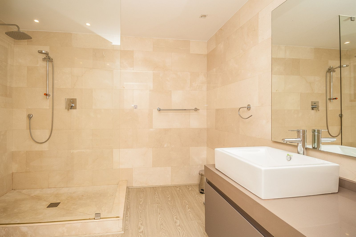 Apartamentos de 2 dormitorios en venta en Elviria – R5183824