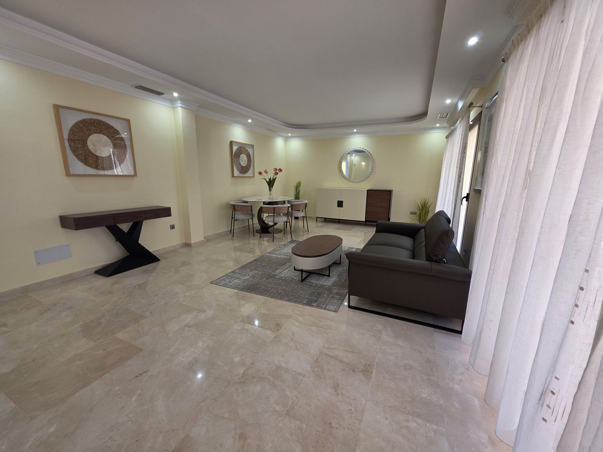 4 bedroom Villas for sale in Las Chapas – R4765366