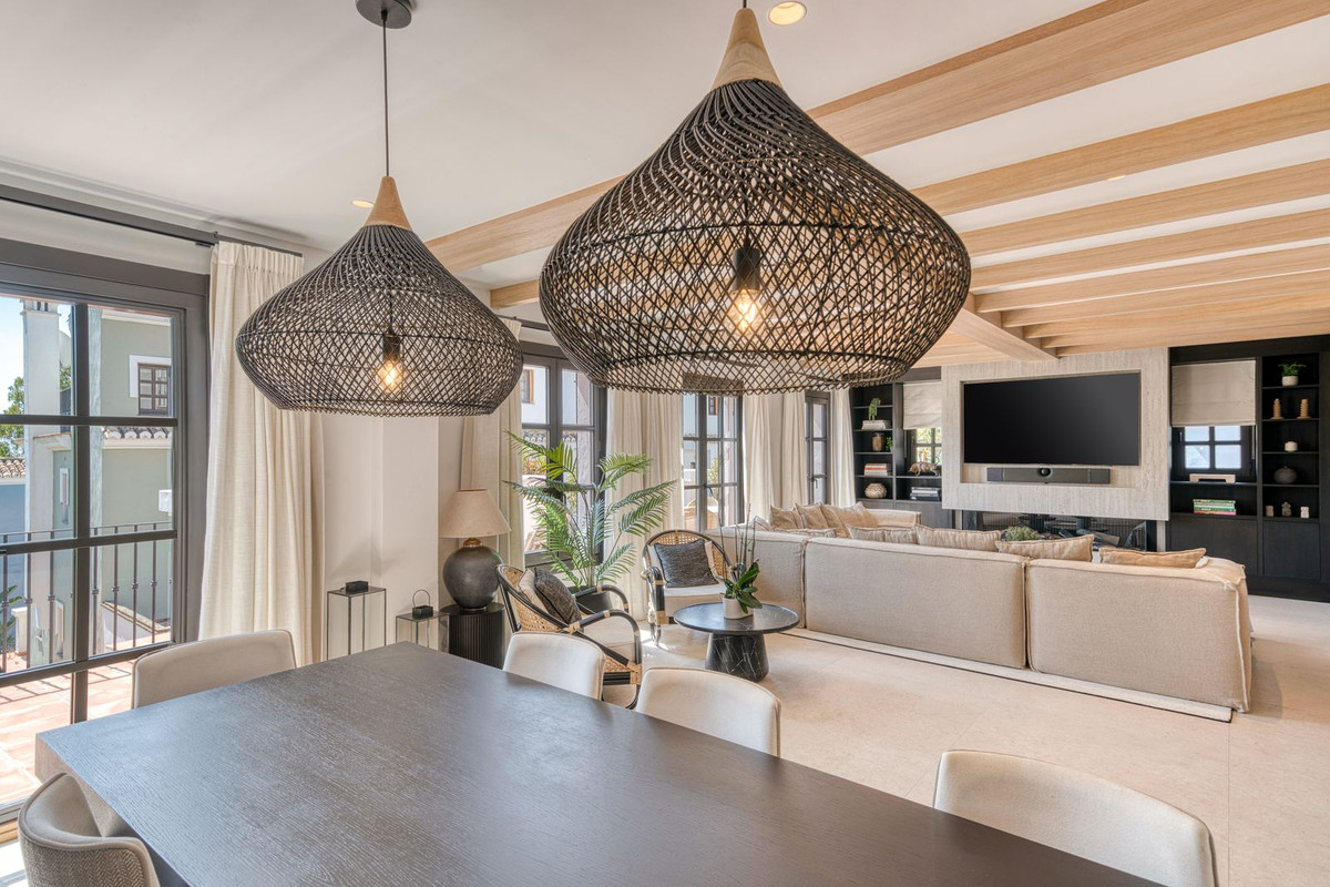 4 bedroom Townhouses for sale in Milla de Oro – R5214163