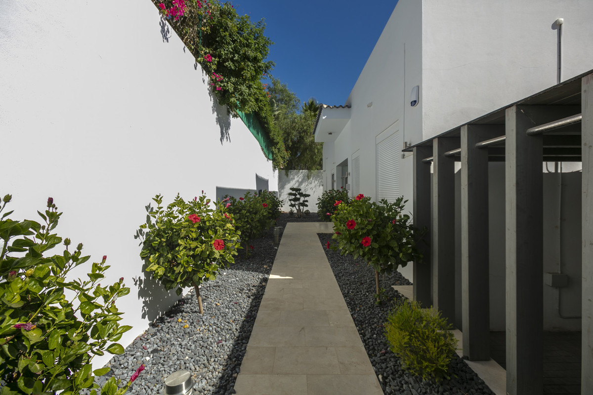 5 bedroom Villas for sale in La Quinta – R5047168 5 bedroom Villas for sale in La Quinta – R5047168