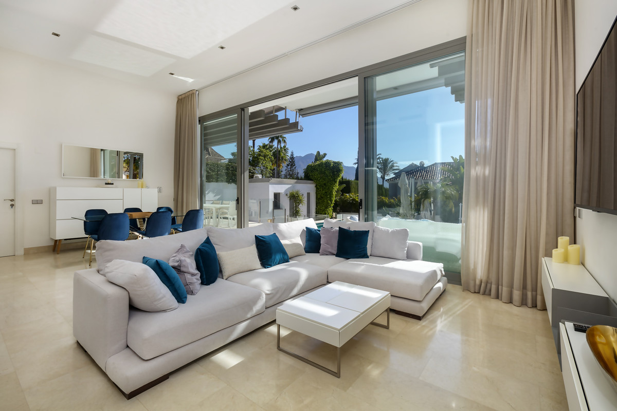 5 bedroom Villas for sale in La Quinta – R5047168 5 bedroom Villas for sale in La Quinta – R5047168