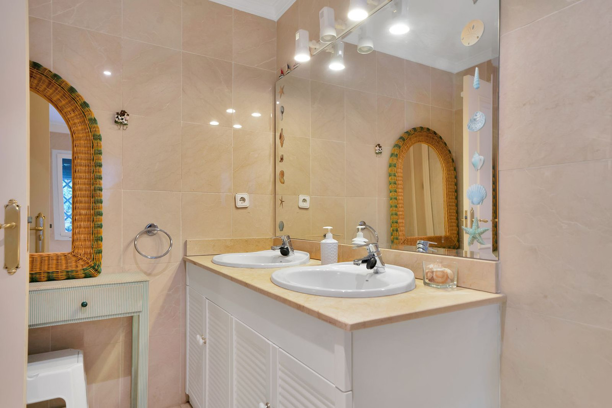 2 bedroom Apartments for sale in La Quinta – R5219653