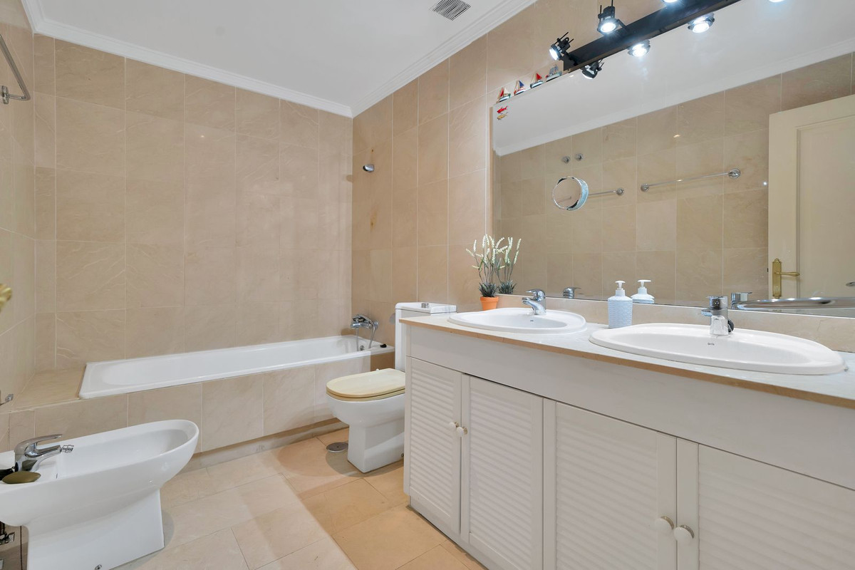 2 bedroom Apartments for sale in La Quinta – R5219653