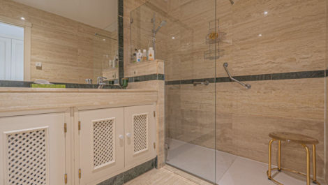 Apartamentos de 2 dormitorios en venta en Milla de Oro – R5185318