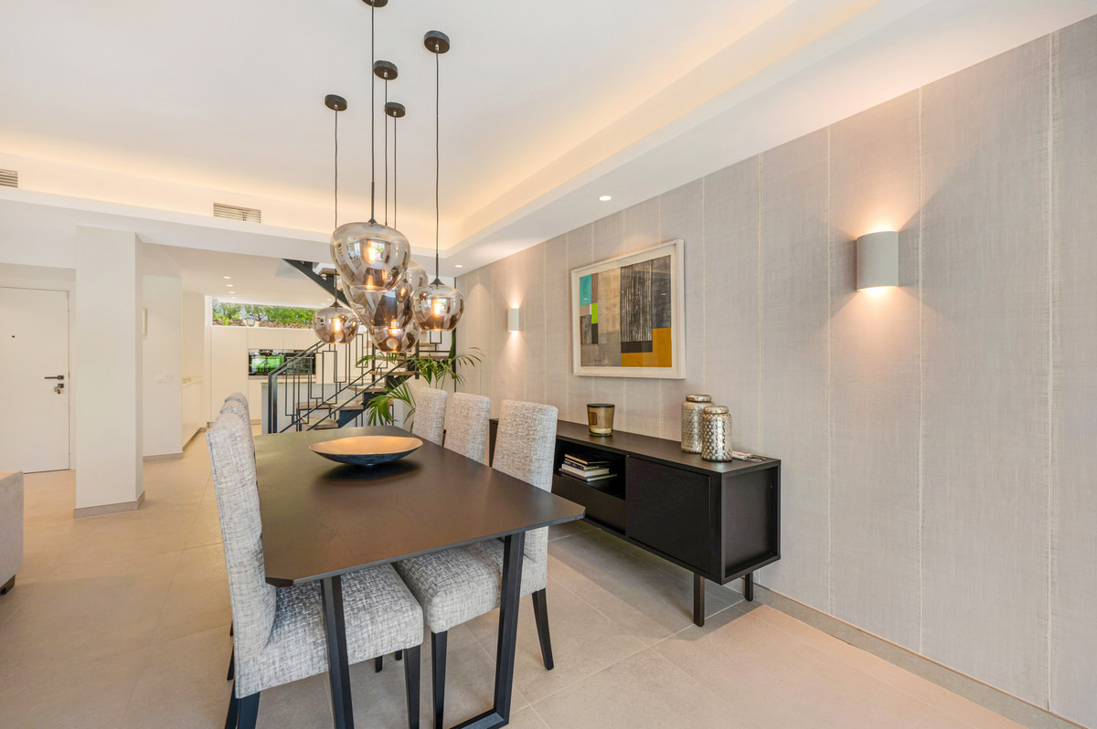 Adosados de 3 dormitorios en venta en La Quinta – R5108182