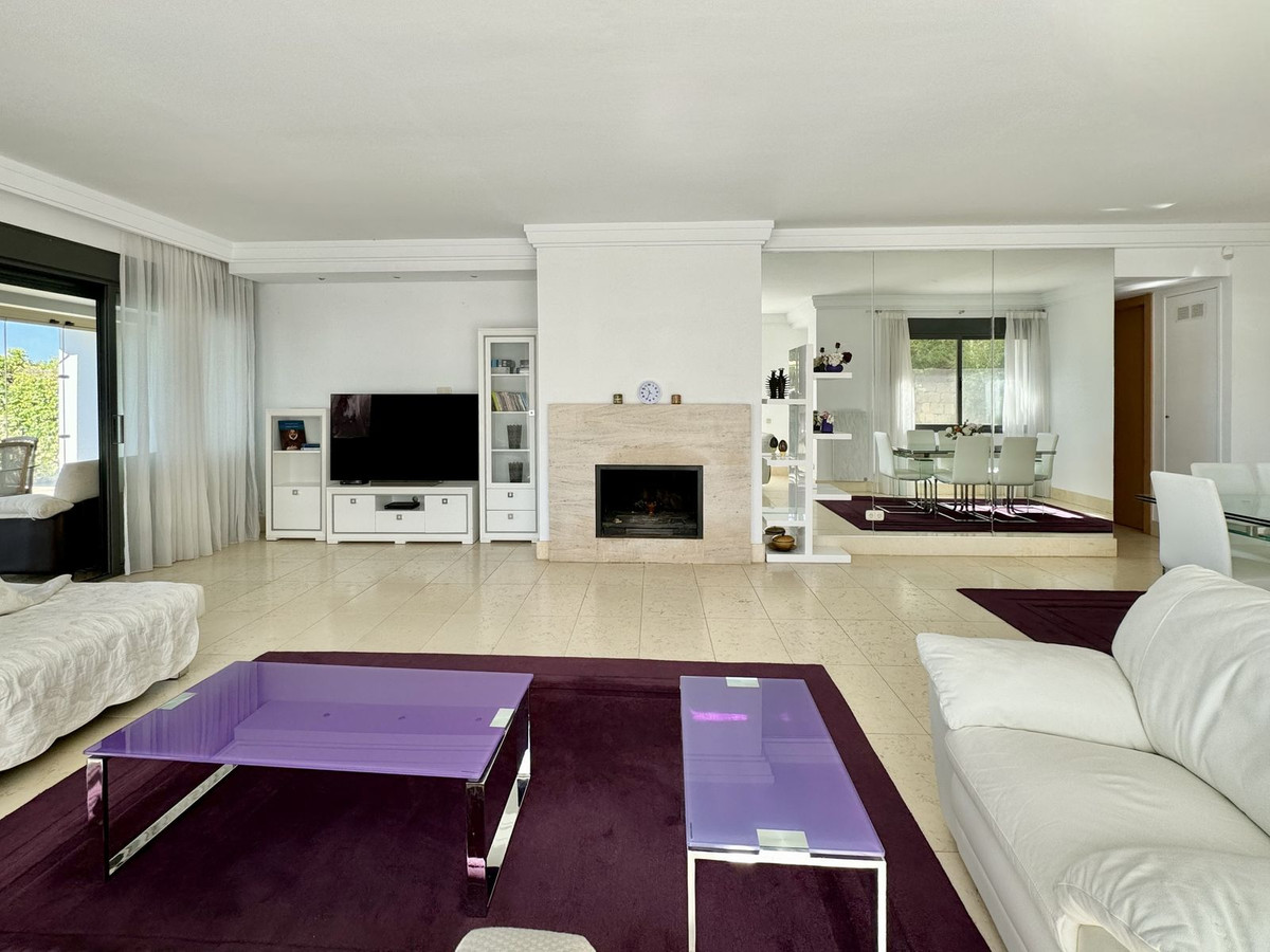 Apartamentos de 2 dormitorios en venta en Altos de los Monteros – R5202892 Apartamentos de 2 dormitorios en venta en Altos de los Monteros – R5202892