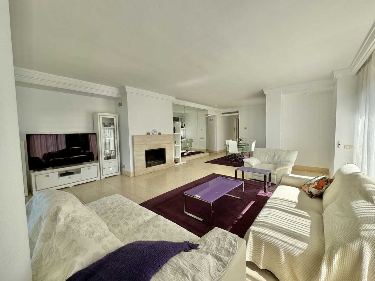 Apartamentos de 2 dormitorios en venta en Altos de los Monteros – R5202892 Apartamentos de 2 dormitorios en venta en Altos de los Monteros – R5202892