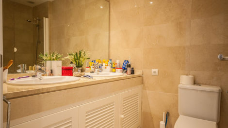 2 bedroom Apartments for sale in Elviria – R5189248