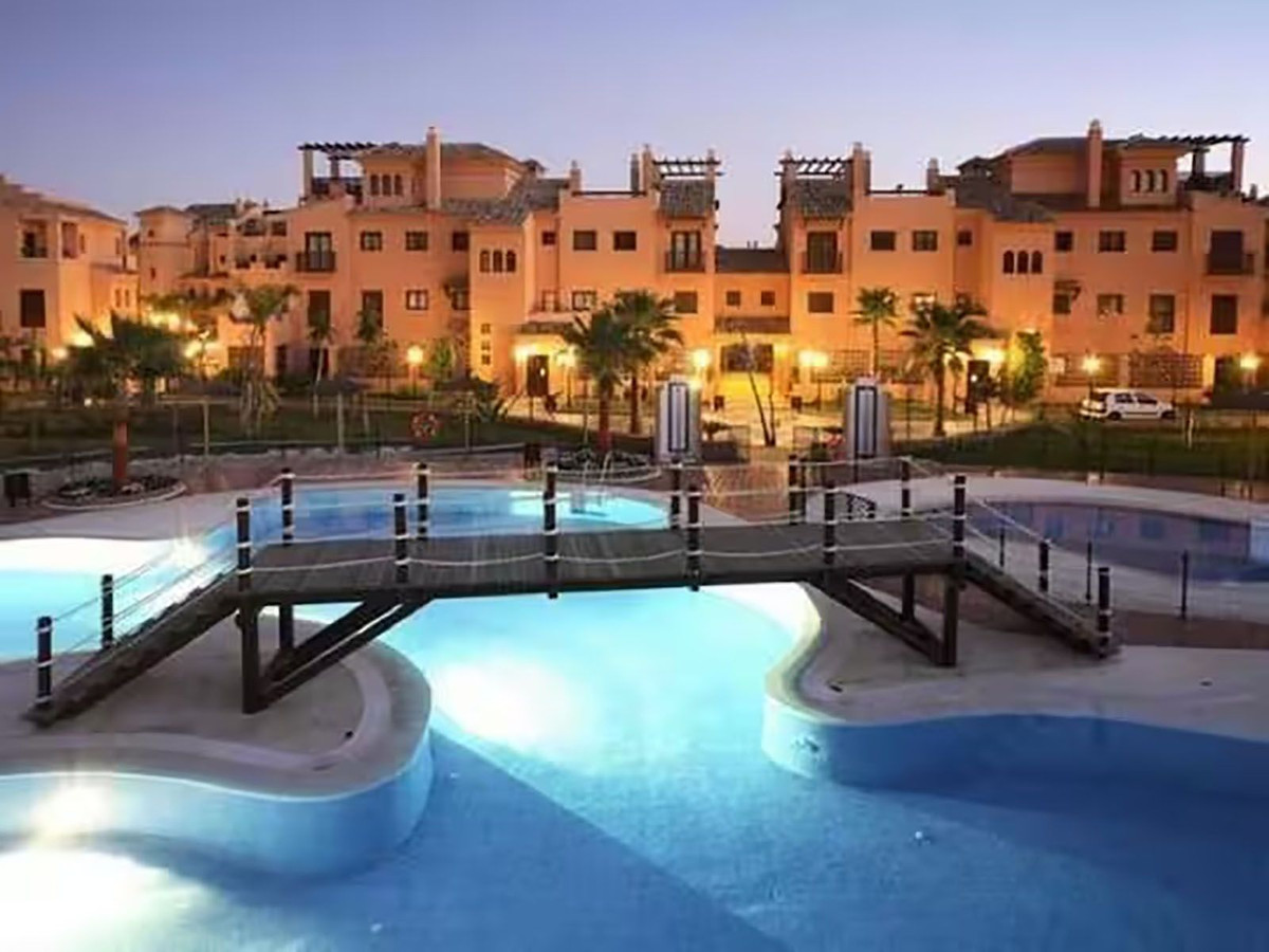 Apartamentos de 3 dormitorios en venta en Hacienda del Sol – R5227342