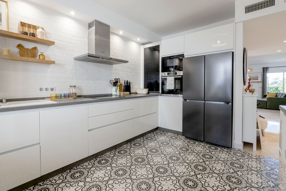 4 bedroom Semi-detached for sale in Guadalmina Alta – R5225422