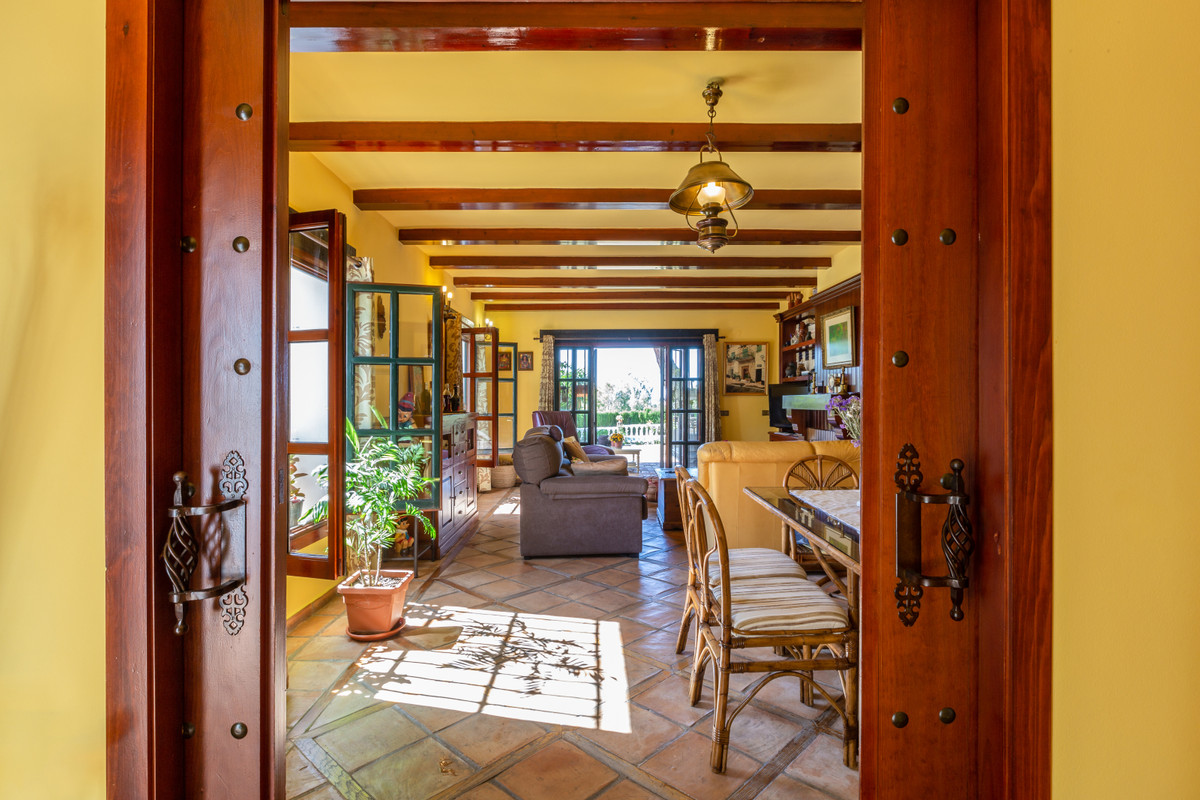 4 bedroom Villas for sale in Elviria – R2223614 4 bedroom Villas for sale in Elviria – R2223614