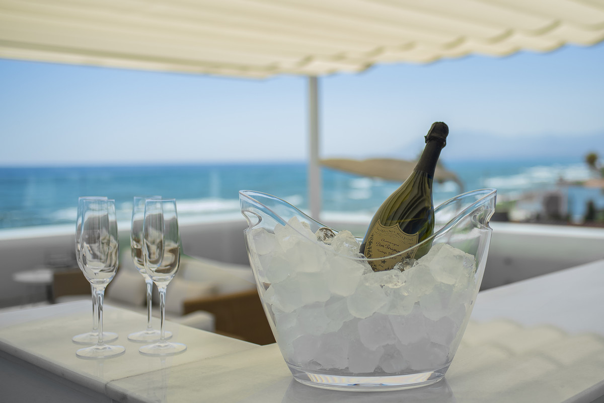 6 bedroom Villas for sale in Costabella – R2576927