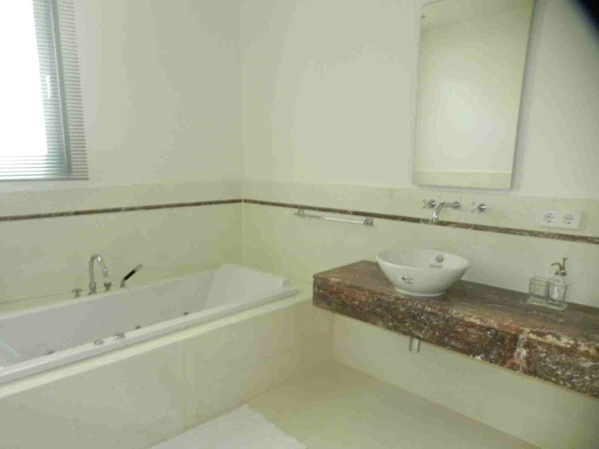 4 bedroom Semi-detached for sale in Sierra Blanca – R2662976