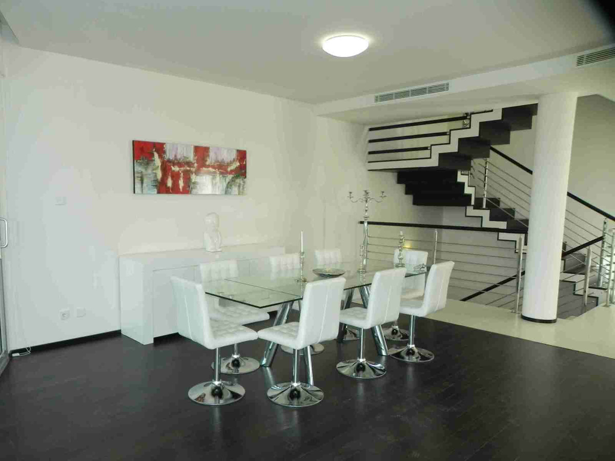 4 bedroom Semi-detached for sale in Sierra Blanca – R2662976