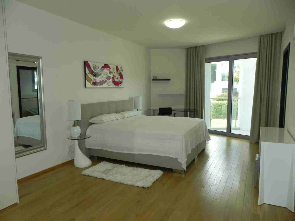 4 bedroom Semi-detached for sale in Sierra Blanca – R2662976