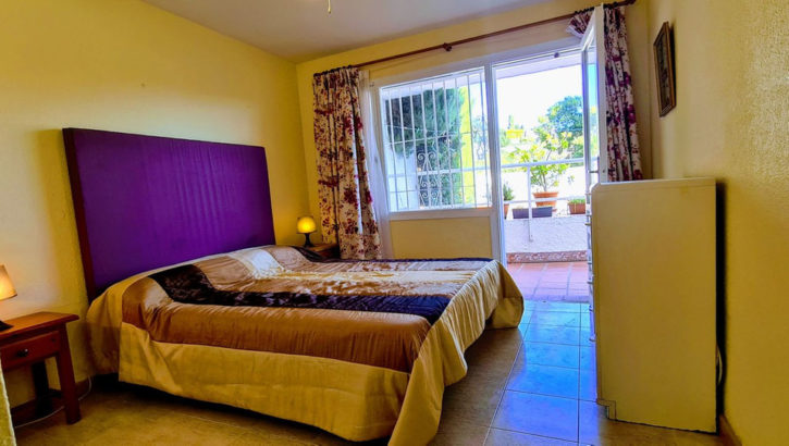 Adosados de 2 dormitorios en venta en Elviria – R5238973 en 