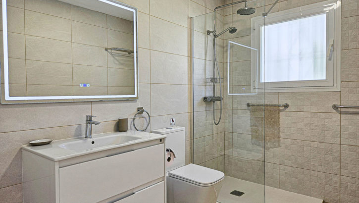 Villas de 4 dormitorios en venta en Riviera del Sol – R5242030 en 