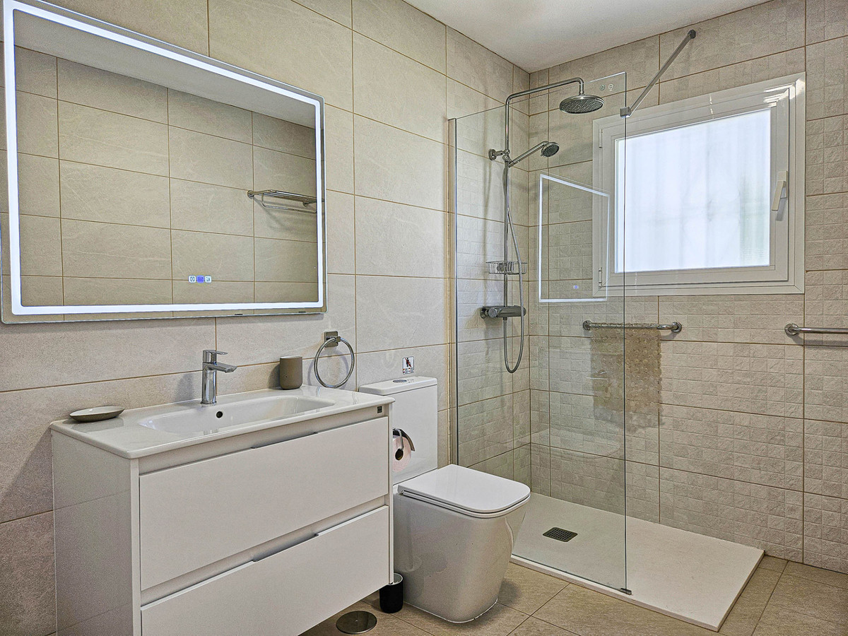 4 bedroom Villas for sale in Riviera del Sol – R5242030