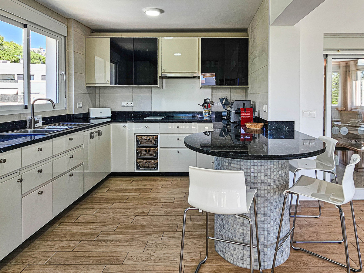 4 bedroom Villas for sale in Riviera del Sol – R5242030