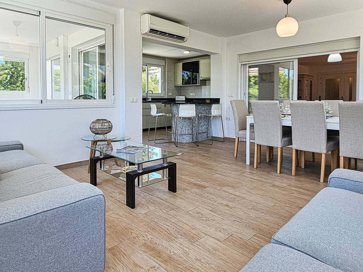 4 bedroom Villas for sale in Riviera del Sol – R5242030