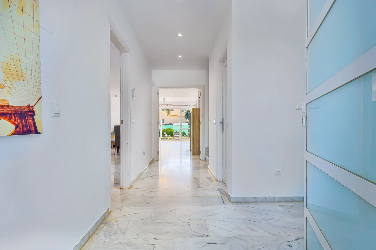 5 bedroom Townhouses for sale in Calahonda – R5170756 5 bedroom Townhouses for sale in Calahonda – R5170756