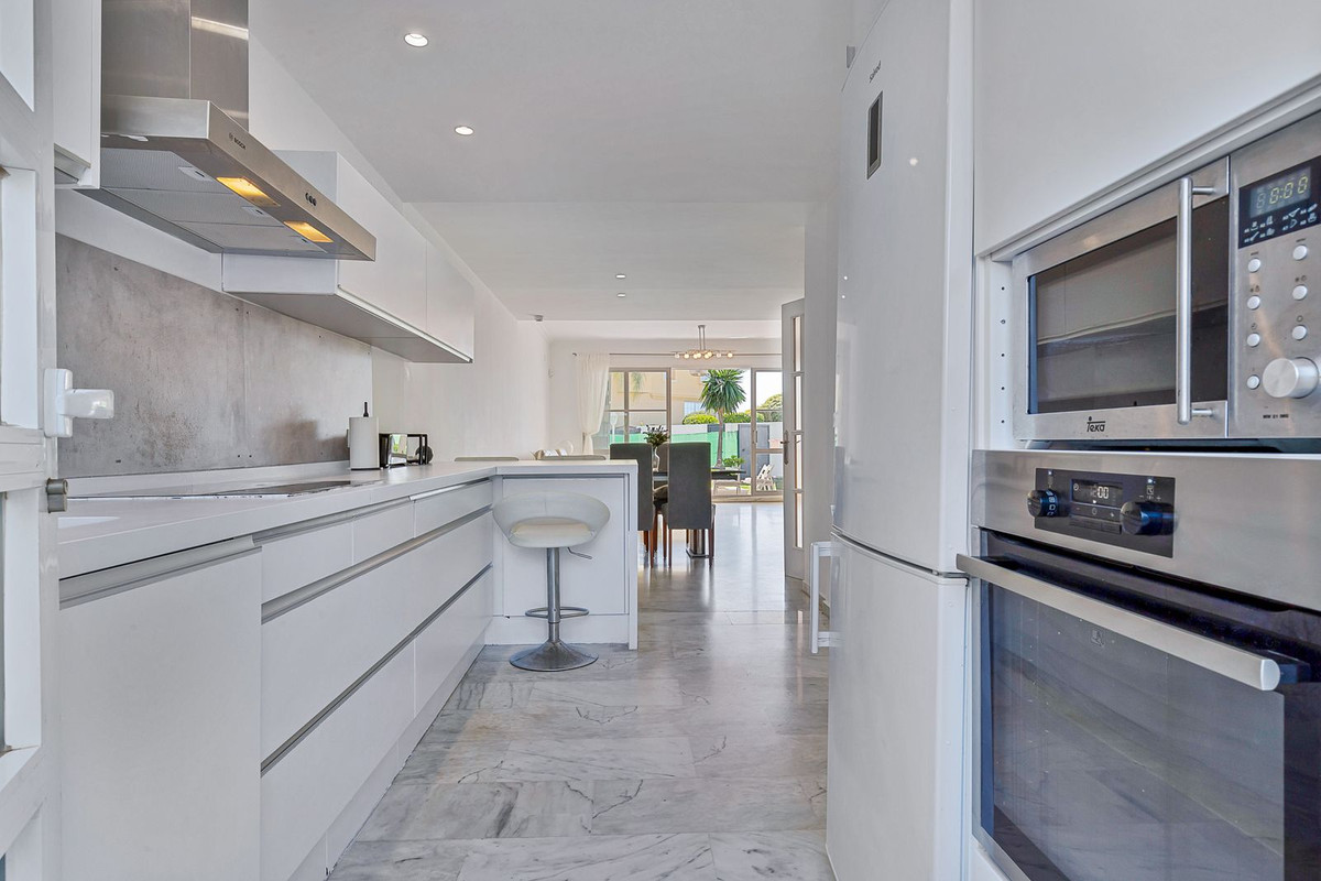 5 bedroom Townhouses for sale in Calahonda – R5170756 5 bedroom Townhouses for sale in Calahonda – R5170756