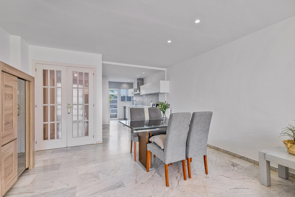 5 bedroom Townhouses for sale in Calahonda – R5170756 5 bedroom Townhouses for sale in Calahonda – R5170756