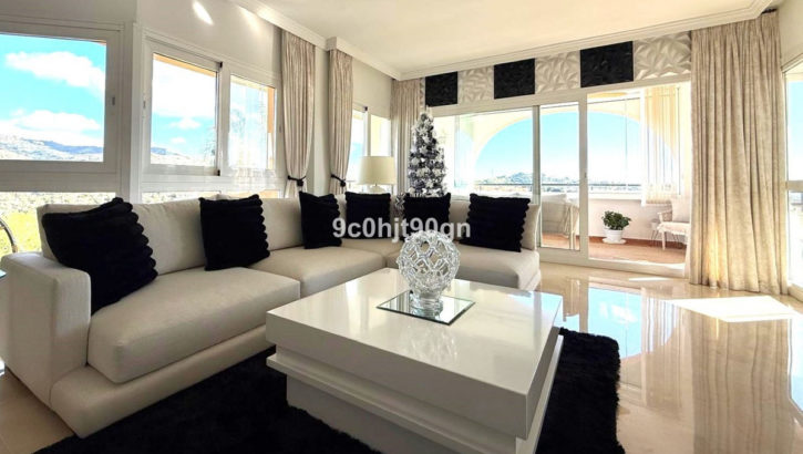 Aticos de 2 dormitorios en venta en Elviria – R5236279 en 