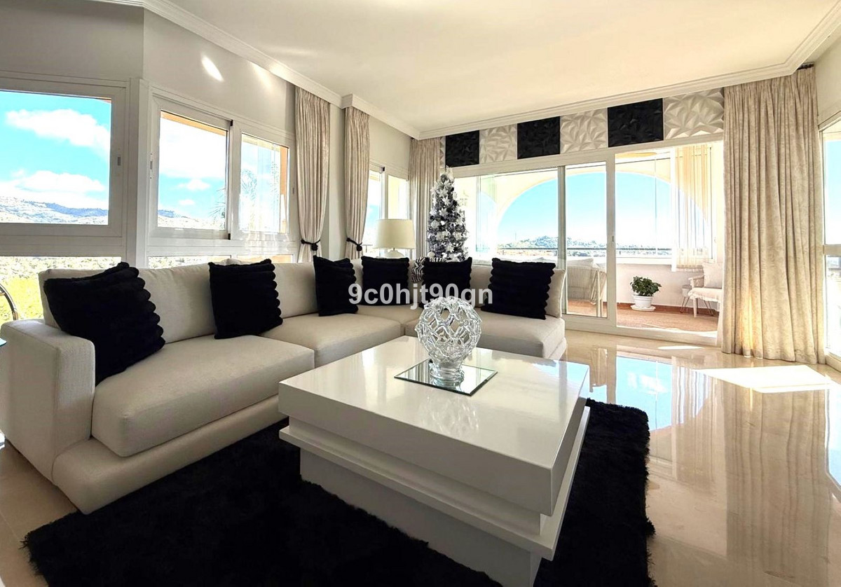 2 bedroom Penthouses for sale in Elviria – R5236279