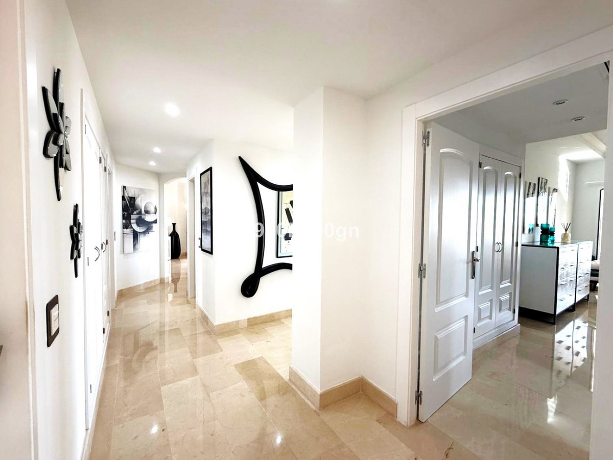 2 bedroom Penthouses for sale in Elviria – R5236279