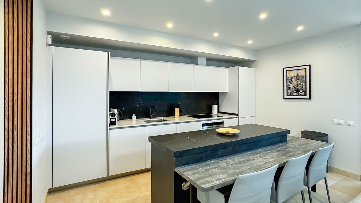 2 bedroom Apartments for sale in Cabopino – R5181385