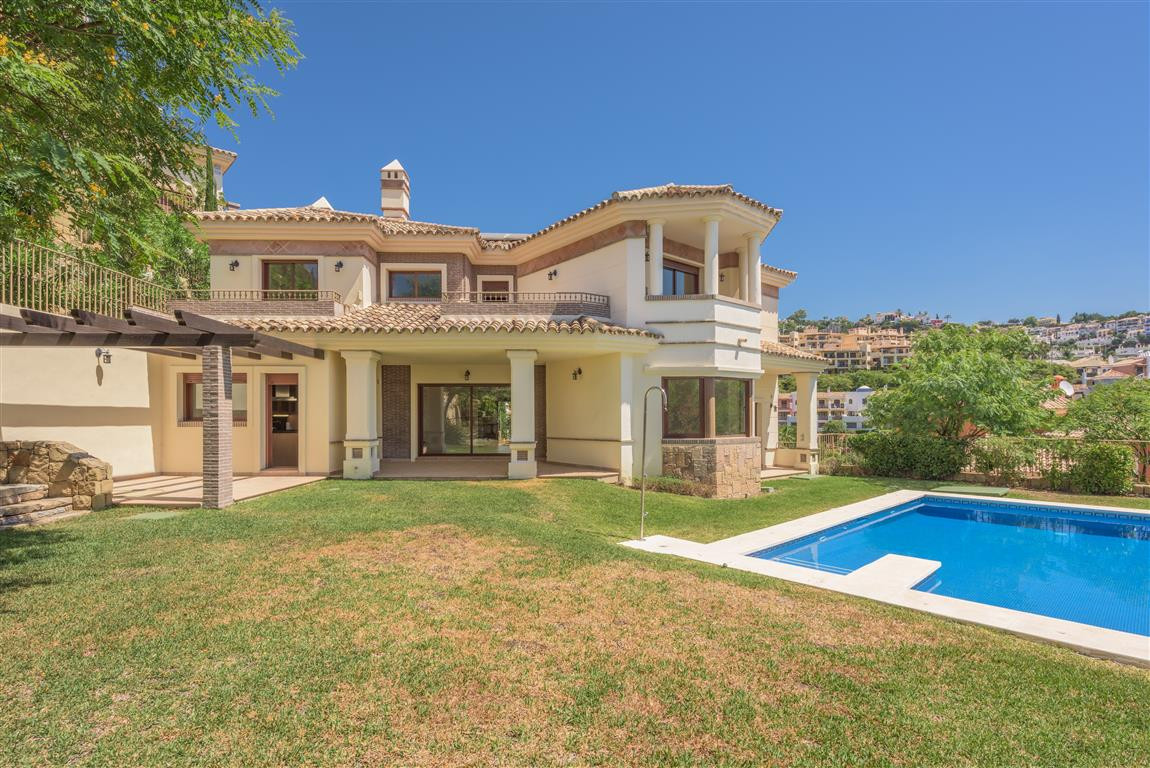 5 bedroom Villas for sale in Los Arqueros – R3679700
