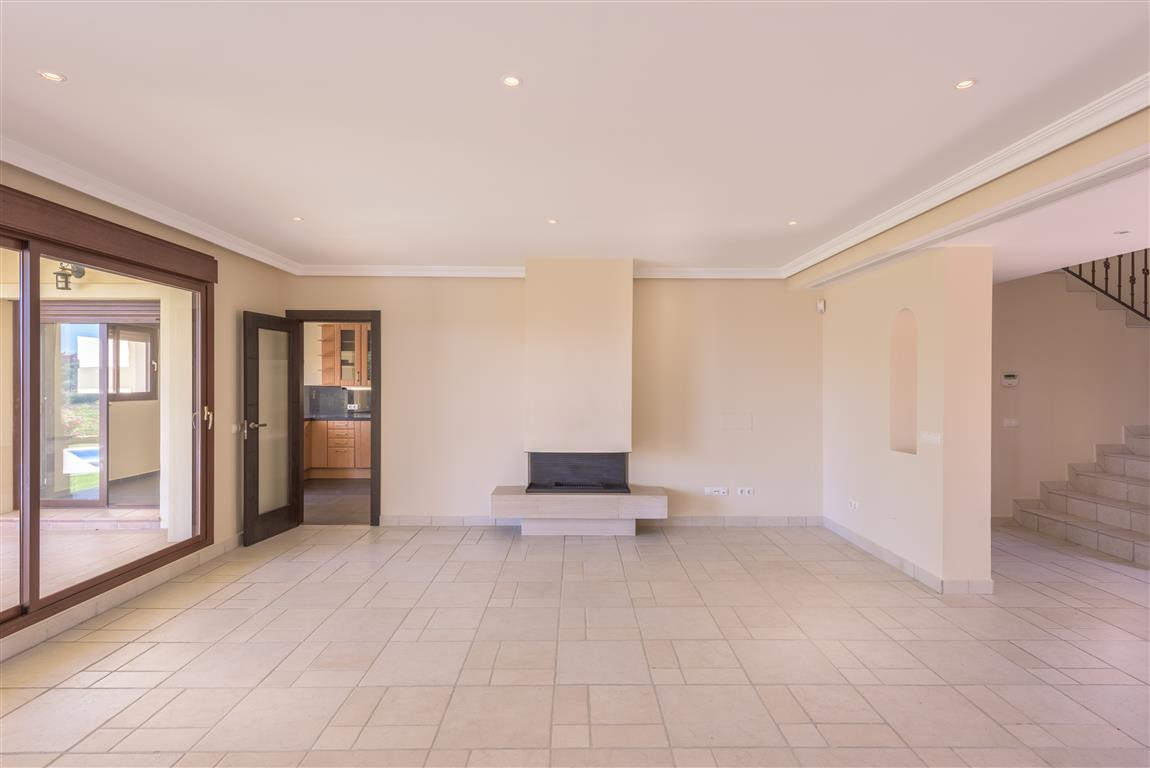 5 bedroom Villas for sale in Los Arqueros – R3679700