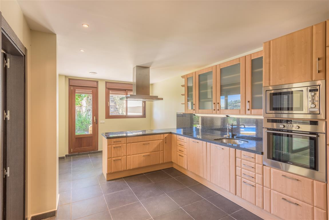 5 bedroom Villas for sale in Los Arqueros – R3679700