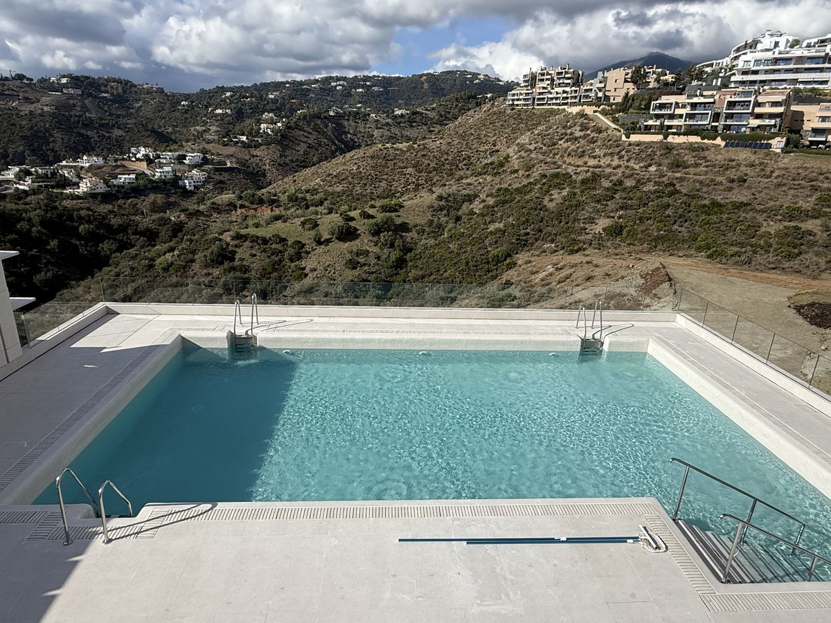 4 bedroom Apartments for sale in La Quinta – R5139064